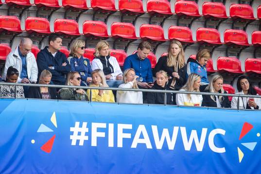 Players of Sweden in the stands