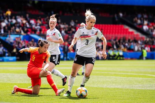 Li Yang of China and Kathrin Hendrich of Germany