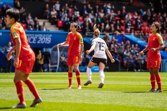 Li Yang and Shuang Wang of China look dejected while Giulia