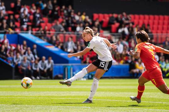 Giulia Gwinn of Germany scores 1-0