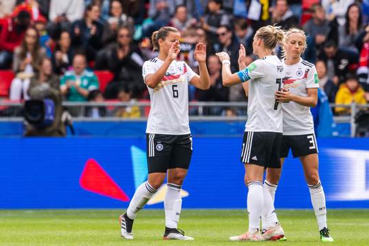 Lena Oberdorf, Alexandra Popp and Kathrin Hendrich of