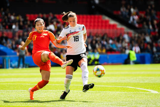 Yasha Gu of China and Melanie Leupolz of Germany