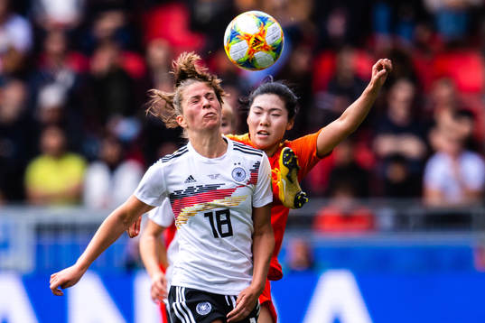 Melanie Leupolz of Germany and Li Yang  of China