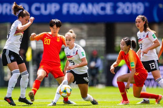 Melanie Leupolz , Giulia Gwinn and Sara Däbritz of Germany