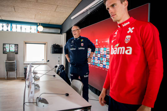 Lars Lagerbäck, head coach of Norway, and Markus Henriksen