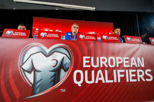 Lars Olsen, head coach of Faroe Islands, and Rogvi