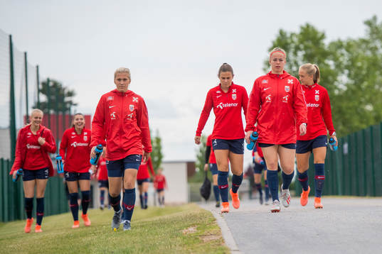 Emilie Nautnes, Emilie Bosshard Haavi, Therese Sessy