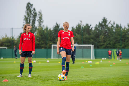 Synne Skinnes Hansen and Karina Sævik of Norway