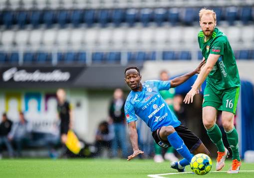 Halmstads Sadat Karim och Dalkurds Marcus Thorbjörnsson