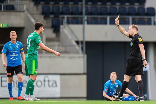 Dalkurds Besard Sabovic tilldelas en varning av domare
