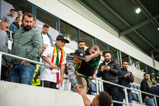 Dalkurds supportrar jublar