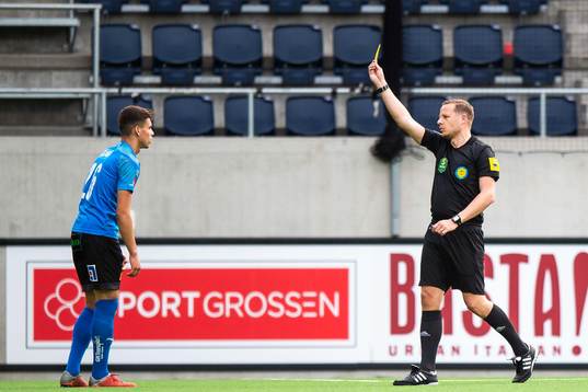 Halmstads Edvin Kurtulus tilldelas en varning av domare