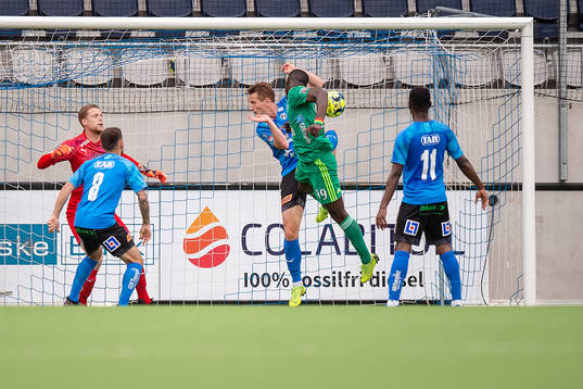 Dalkurds Kerfala Cissoko gör 1-0 bakom Halmstads målvakt