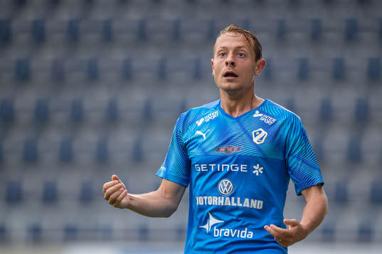 Halmstads Joel Allansson reagerar mot domaren