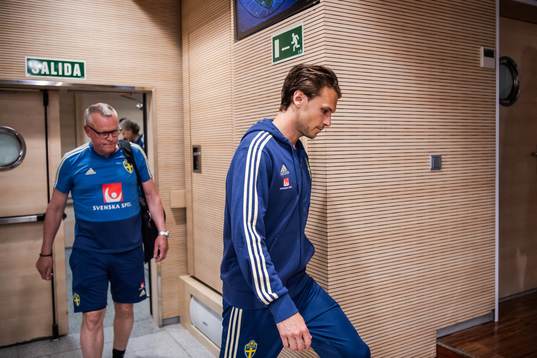 Head coach Janne Andersson and Albin Ekdal of the Swedish