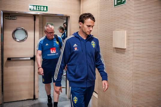 Head coach Janne Andersson and Albin Ekdal of the Swedish