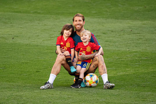 Bläddra bland fler bilder av Football, UEFA Euro Qualifier, Spain, training & press conference