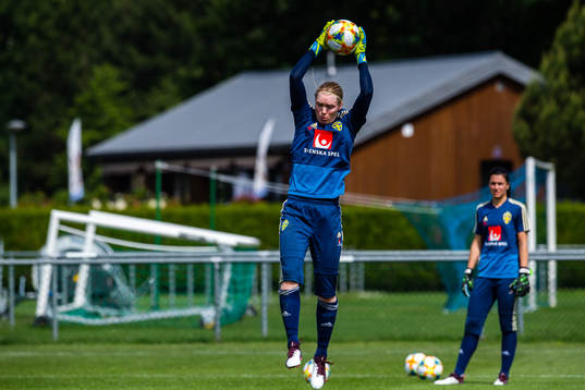Goalkeepers Hedvig Lindahl and Zecira Musovic of Swedish