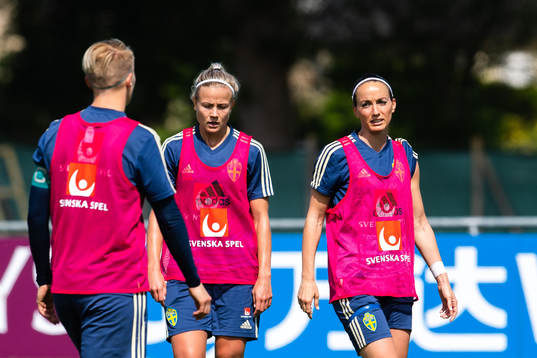 Hanna Glas and Kosovare Asllani of Swedish national women