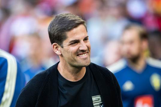 Assistant coach Robert Moreno of Spain