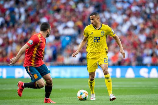 Dani Carvajal of Spain and Robin Quaison of Sweden