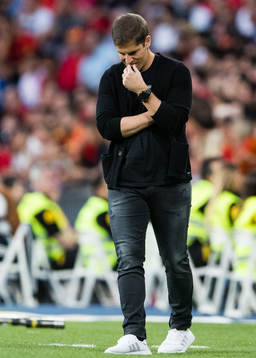 Assistant coach Robert Moreno of Spain looks dejected