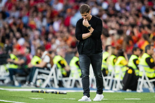 Assistant coach Robert Moreno of Spain looks dejected