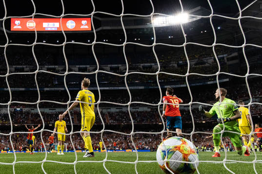 Filip Helander and goalkeeper Robin Olsen of Sweden looks