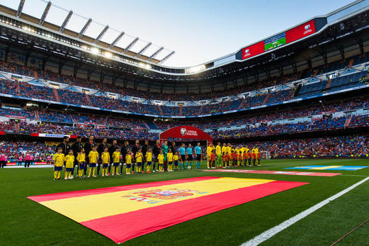 Players of Spain and of Sweden