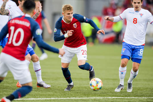 Martin Ødegaard of Norway and Brandur Hendriksson of Faroe