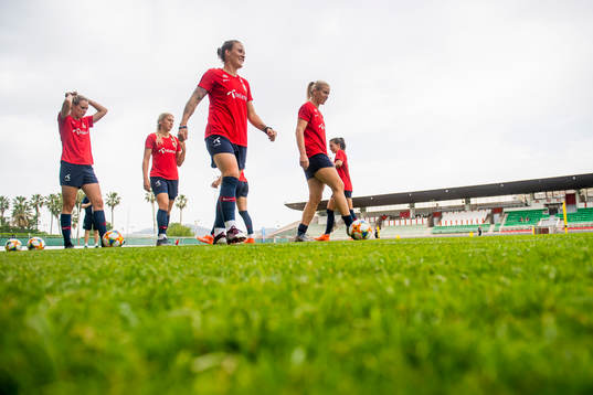 Stine Hovland, Emilie Nautnes, Isabell Lehn Herlovsen and