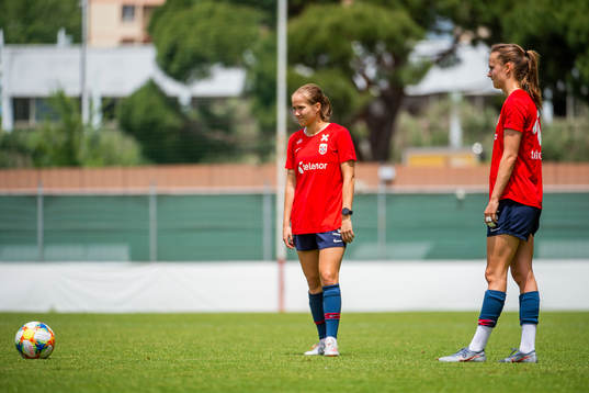 Caroline Graham Hansen and Guro Reiten of Norway