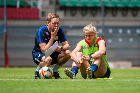 Martin Sjögren, head coach of Norway, and Elise Hove