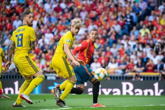 Pontus Jansson and Filip Helander of Sweden against Rodrigo