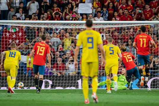 Sergio Ramos of Spain scores 1-0 behind goalkeeper Robin