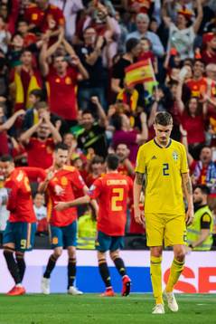 Mikael Lustig looks dejected