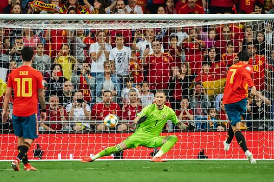 Alvaro Morata of Spain scores 2-0 behind goalkeeper Robin