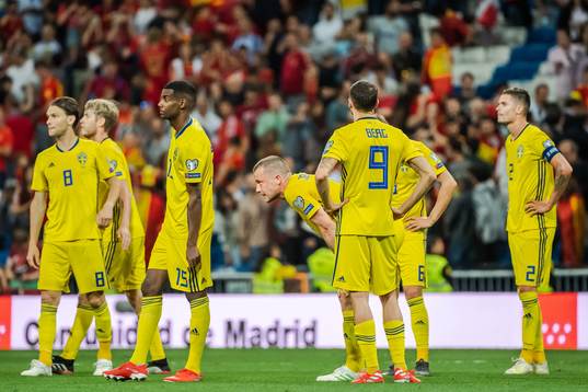 Players of Sweden look dejected