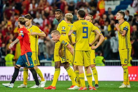 Alexander Isak of Sweden look dejected with teammates