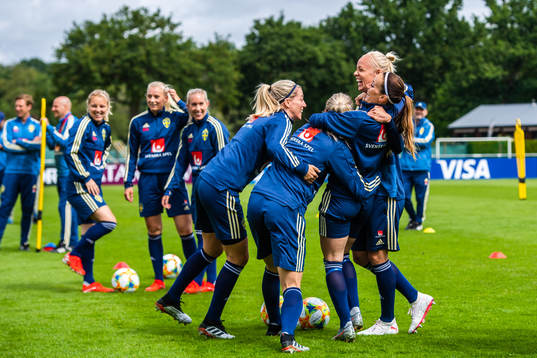 Bläddra bland fler bilder av Football, FIFA Women´s World Cup, Day 4, Sweden, Training