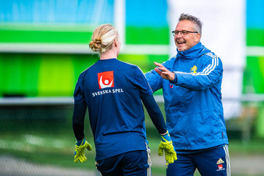 Goalkeeper Hedvig Lindahl and Tomas Håkansson, Goalkeeper