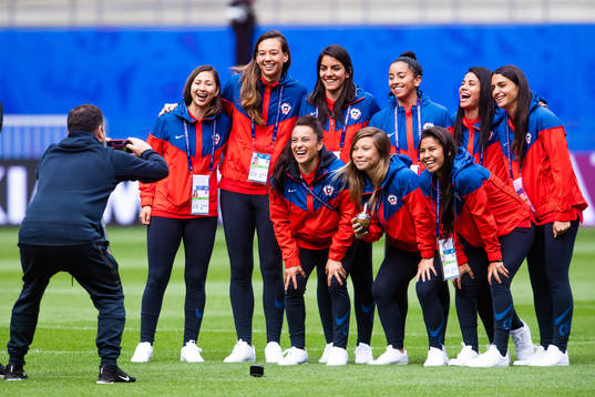 Players of Chile poses for a group photo