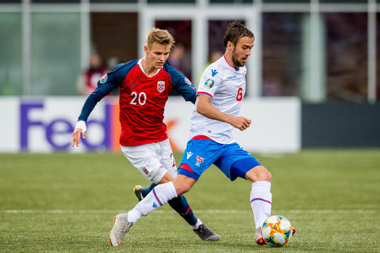 Martin Ødegaard of Norway and Hallur Hansson of Faroe
