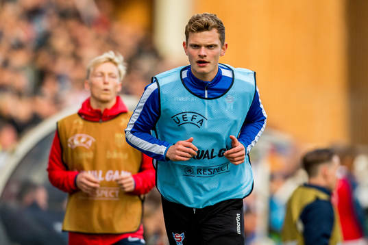 Meinhard Egilsson Olsen of Faroe Islands warms up