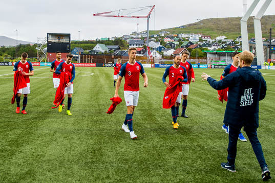 Kristoffer Ajer and the players of Norway