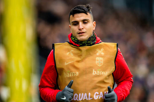Mohamed Elyounoussi of Norway warms up