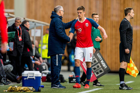 Lars Lagerbäck, head coach of Norway, and Markus Henriksen