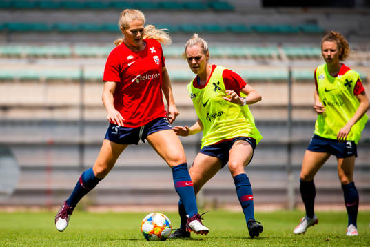 Lisa-Marie Karlseng Utland and Stine Hovland of Norway