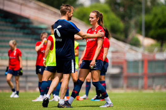 Martin Sjögren, head coach of Norway, and Caroline Graham