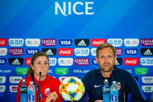 Maren Nævdal Mjelde of Norway and Martin Sjögren, head